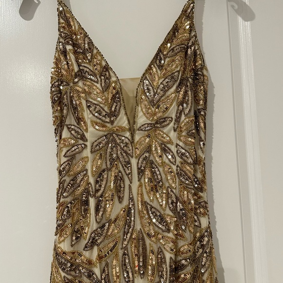 Mac Duggal Size 4 Formal Evening Gown-Gold Sequins - Picture 4 of 4